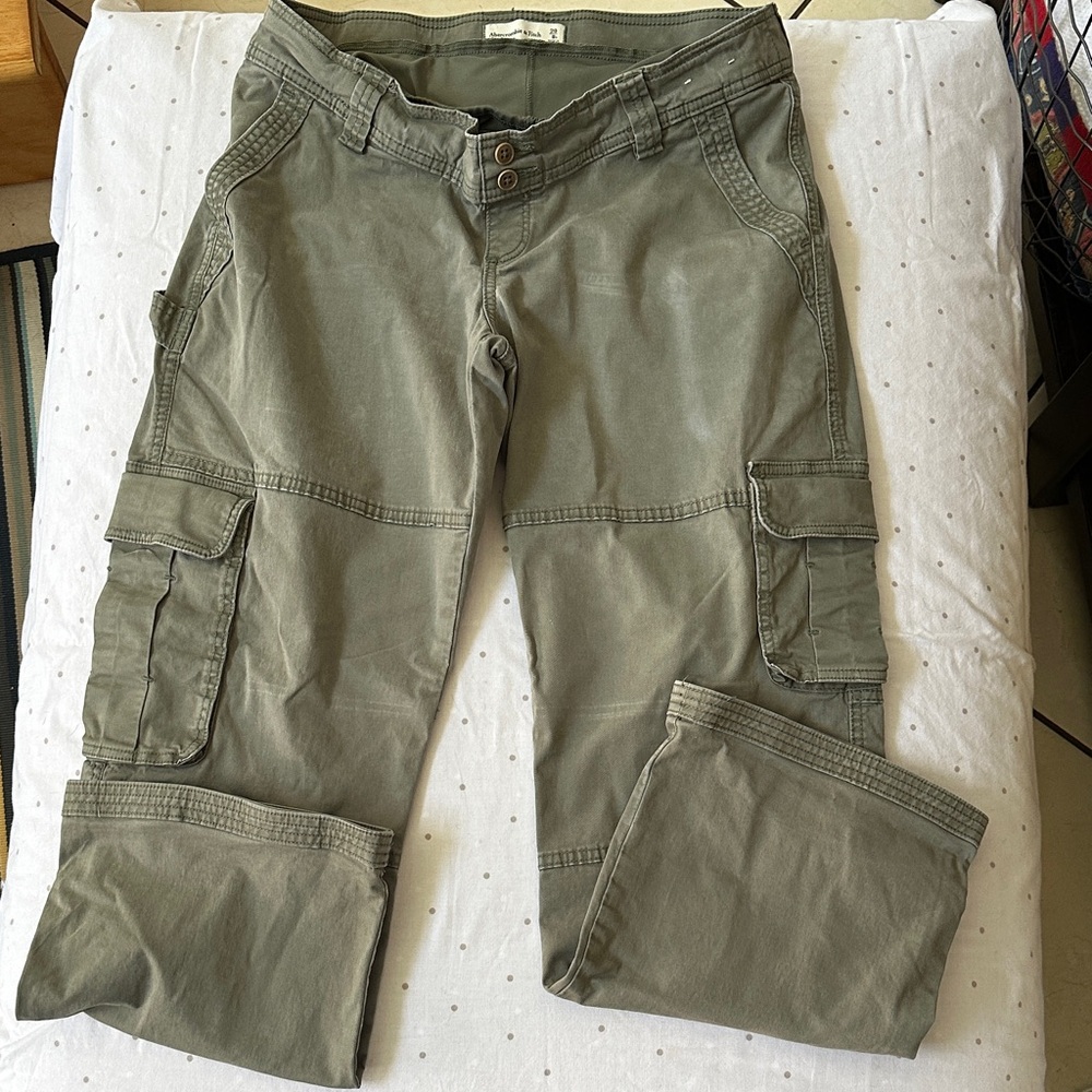 Abercrombie & Fitch Olive Cropped Cargo Pants